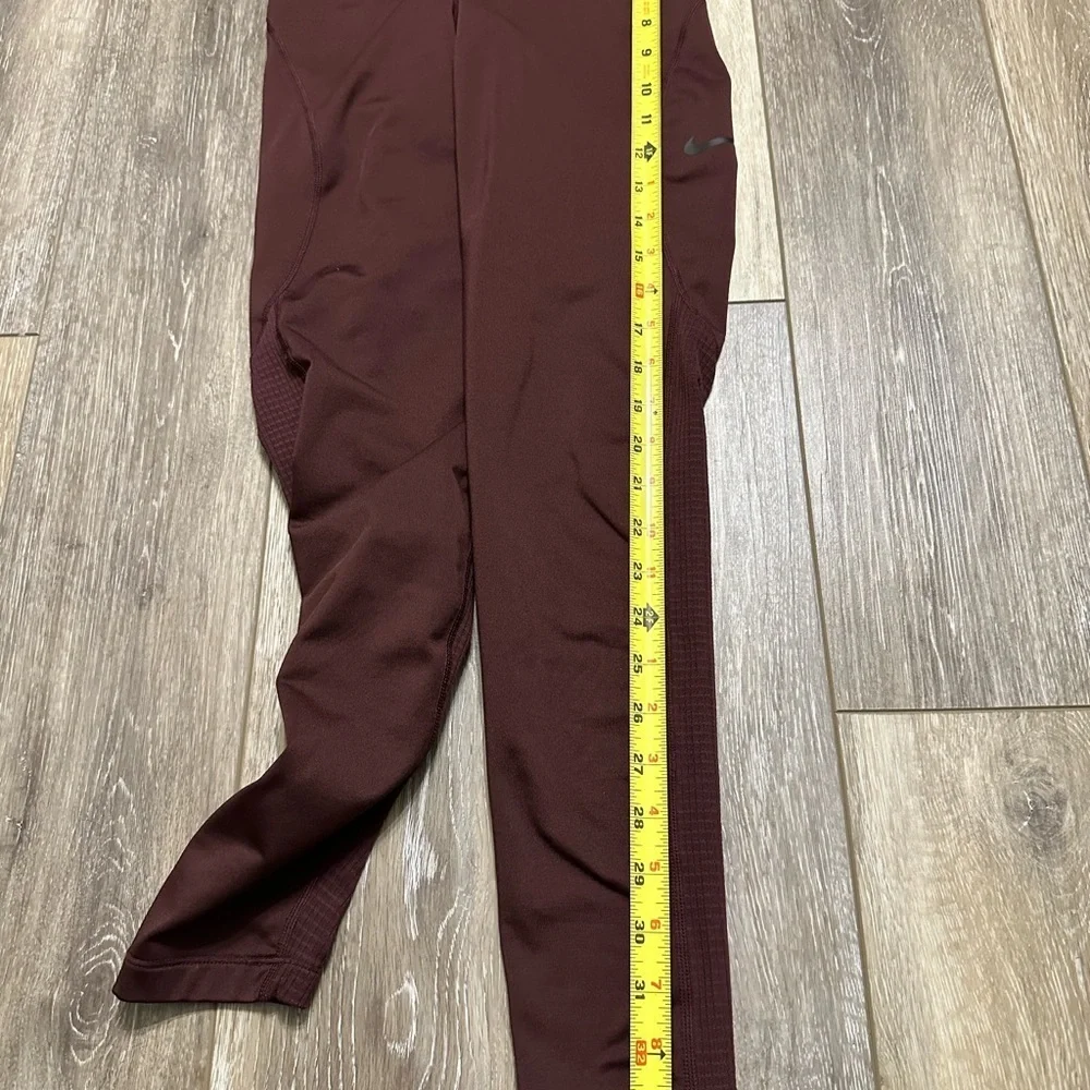 🛍️ NIKE Pro Dri - Fit maroon color with black logo new condition.